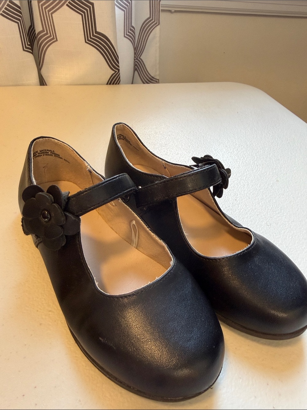 The Children's Place Black Mary Jane Dress Shoes with Flower Strap